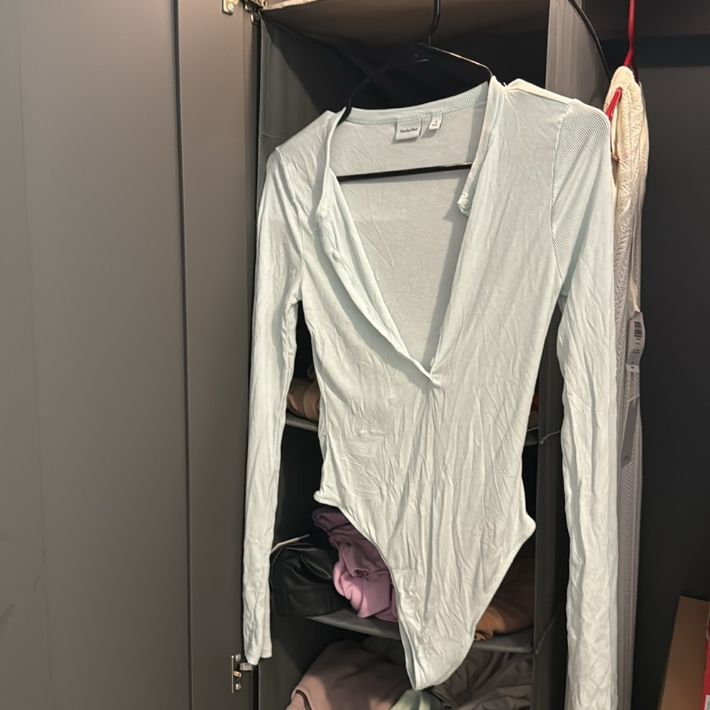 Aritzia Sunday best Henley snowmelt blue body suit size small - Picture 2 of 3